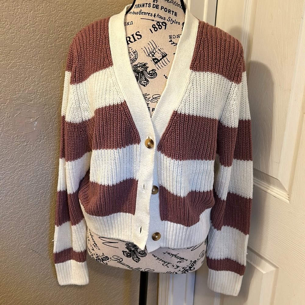 So striped cardigan